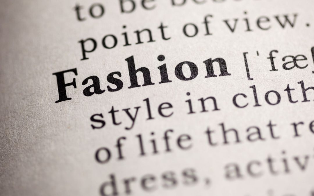 Quand la Mode Renouvelle le Bureau : Tenues Inattendues pour Impacter Votre Carrière